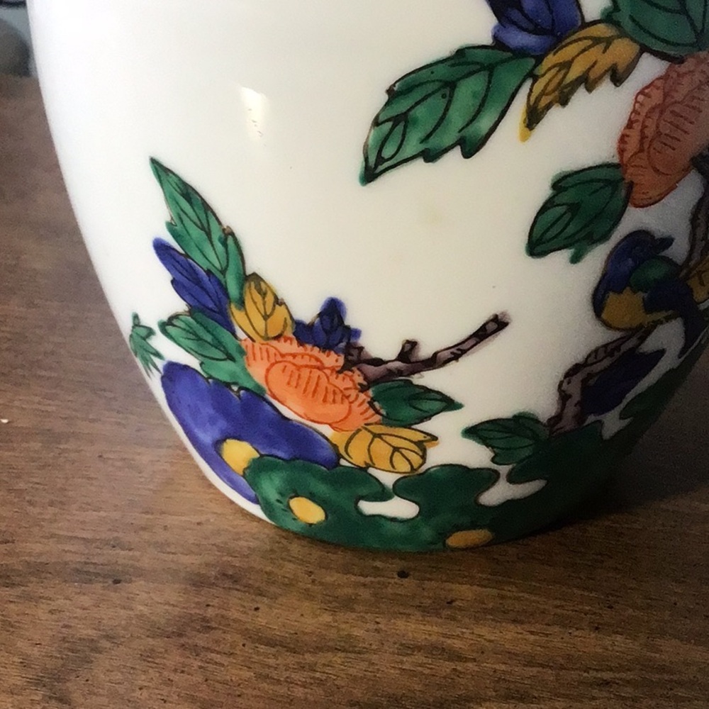 Japanese porcelain jar - a ginger jar or vase - Picture 11 of 13